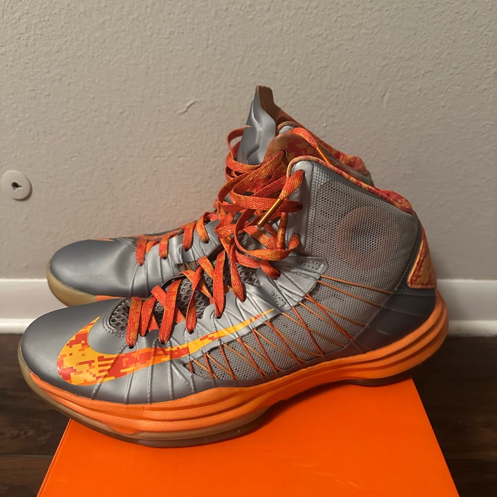 Nike Hyperdunks - image 4